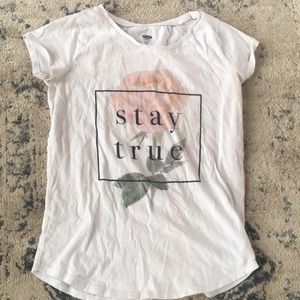 A white t shirt that says stay true